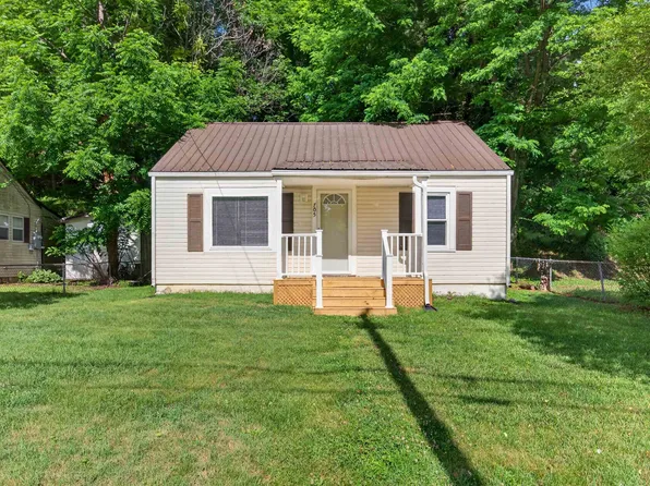 705 Monroe Ave, Pulaski, VA 24301