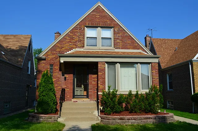8347 S Prairie Ave photo 1