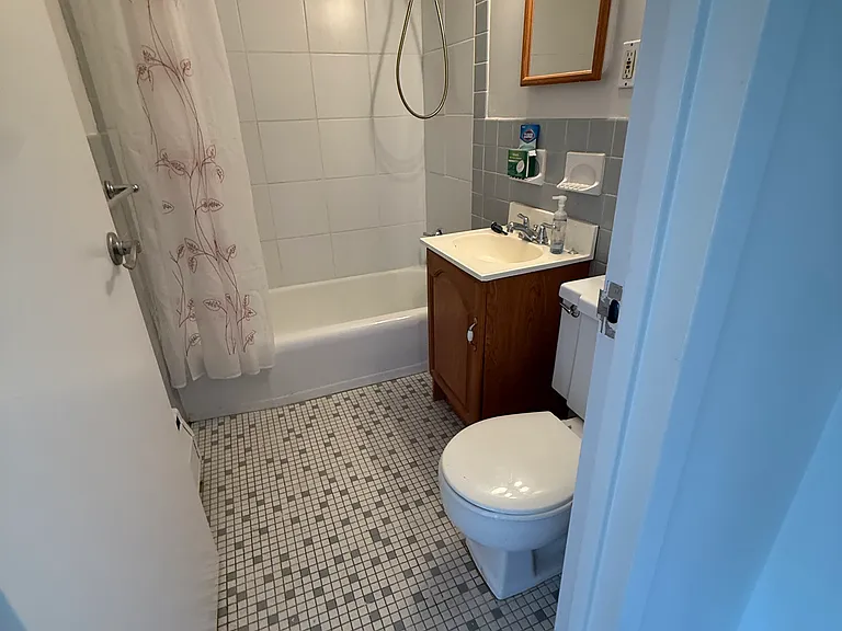 1000 East Ave #204 — Photo 10