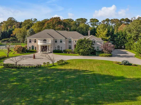 11 Polo Drive, Old Westbury, NY 11568
