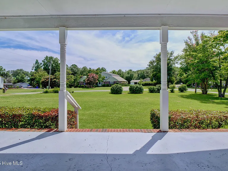 665 Hughes Rd — Photo 6