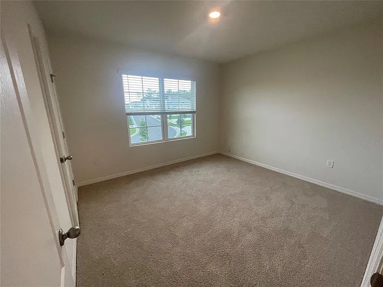 498 Baroness Way — Photo 14