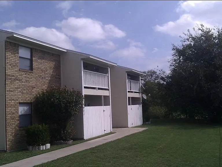 1002 Charisse St #C — Photo 1
