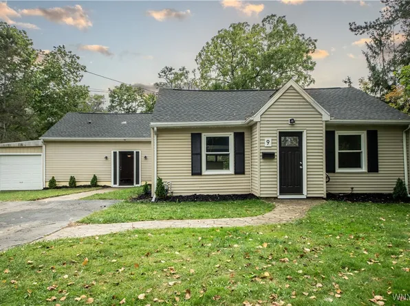9 Pleasant Ave, Angola, NY 14006