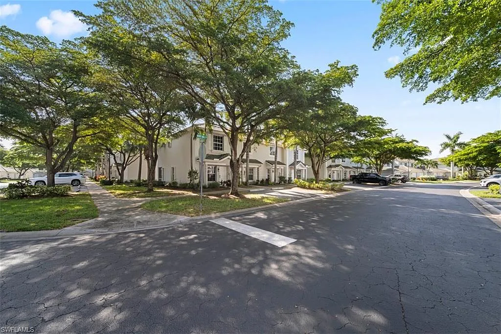2 bed, 2.5 bath, 1028 sqft, $1,500 — Photo 3
