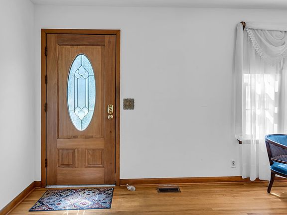 4th image of 2128 Elm Hill Pike