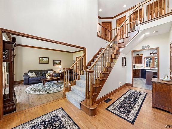 5th image of 10585 Royal Oak Dr