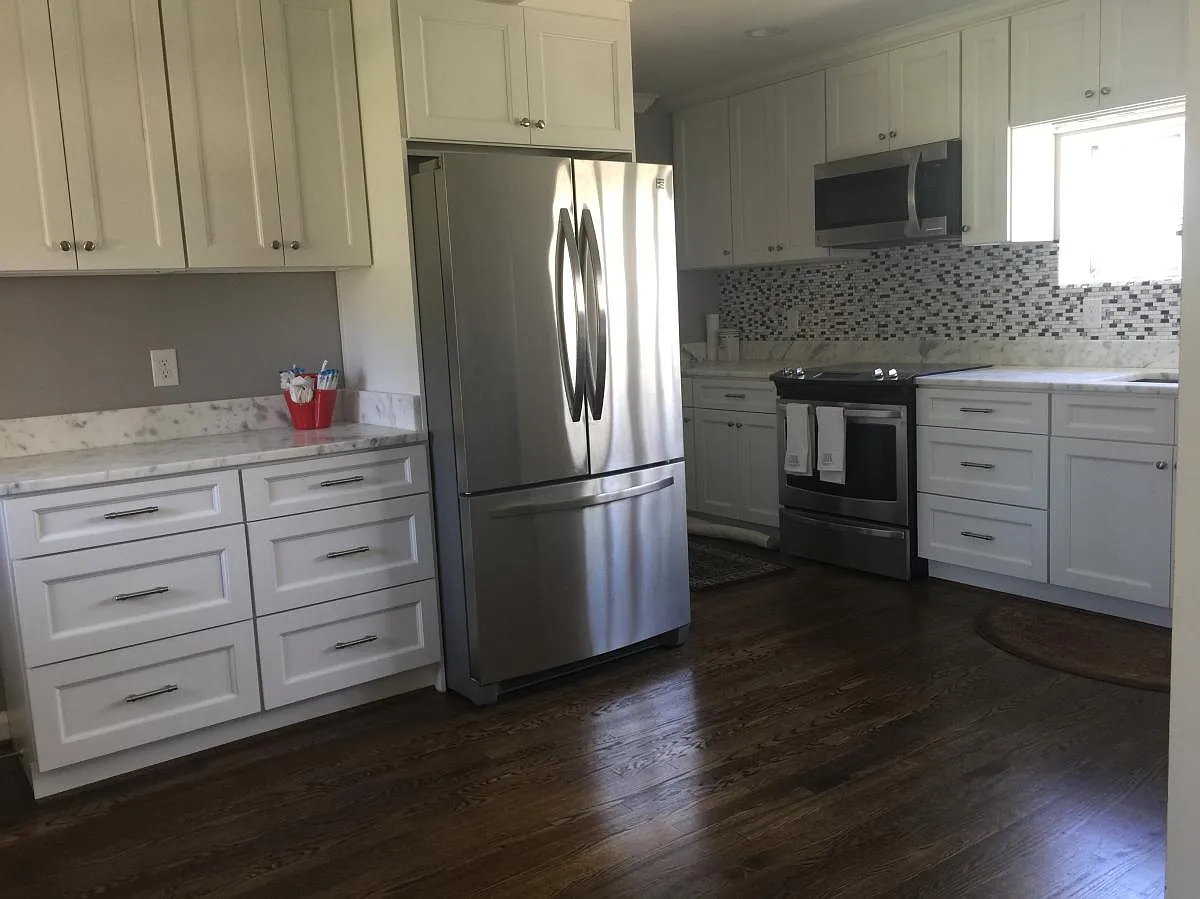 Kitchen - 7336 Hill Dr