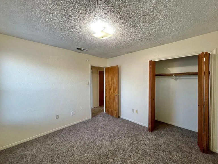 2402 Kirk Cir — Photo 27