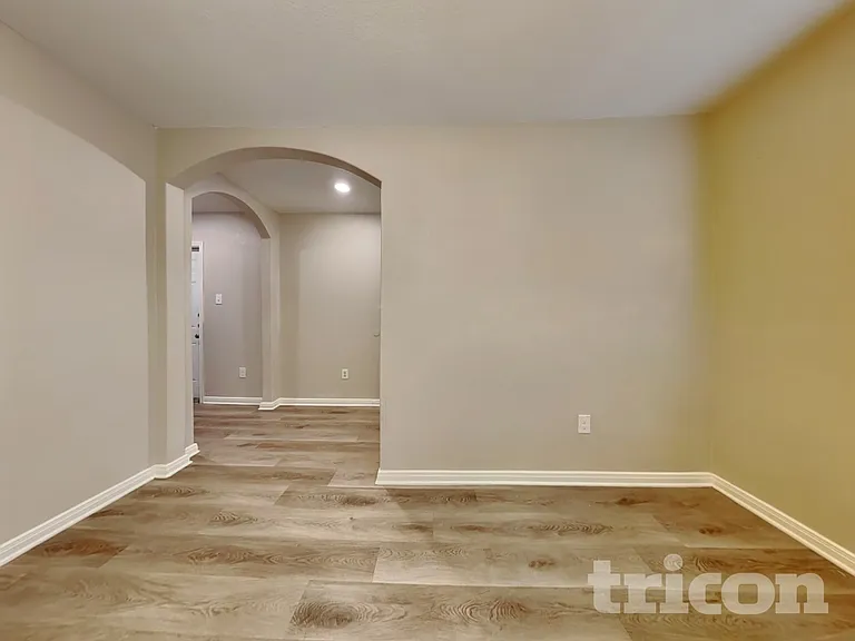 2910 Lavender Mdw — Photo 4