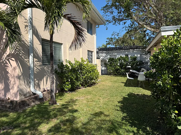 8031 Hawthorne Ave #1 — Photo 3
