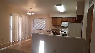 3rd image of 818 W Laguna Dr