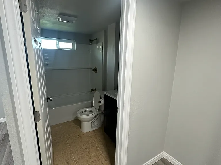 2339 Van Ness Ave #B — Photo 6