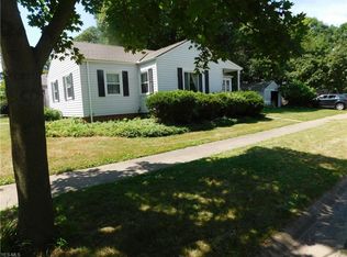 576 Canterbury Rd, Bay Village, OH 44140