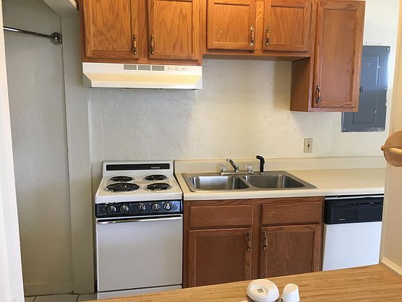 5th image of 861 Campus Cir #1