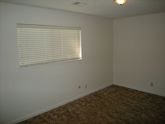 4th image of 319 1/2 Buck Ave