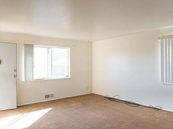 4th image of 2 Linden Ave APT 1
