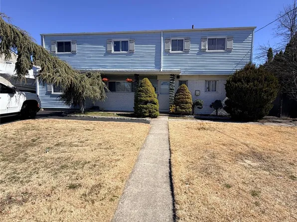 253 W 15th Street, Deer Park, NY 11729