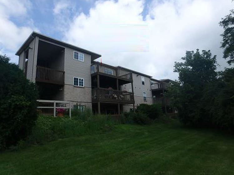 2nd image of 1812 Eaton Rd APT 12