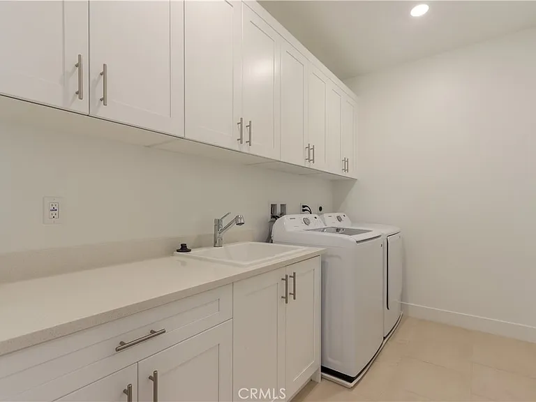 126 Carmine — Photo 16