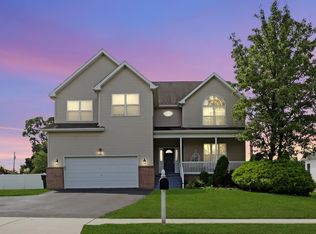 34 Center Ave, Burlington, NJ 08016