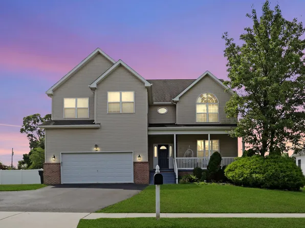 34 Center Ave, Burlington, NJ 08016