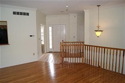 3rd image of 10711 Crown Pointe Dr