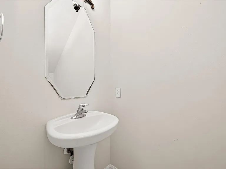 11 Nestlewood Pl — Photo 7
