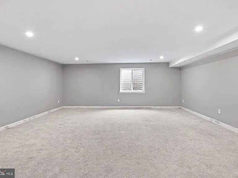 529 Swansea Dr — Photo 12