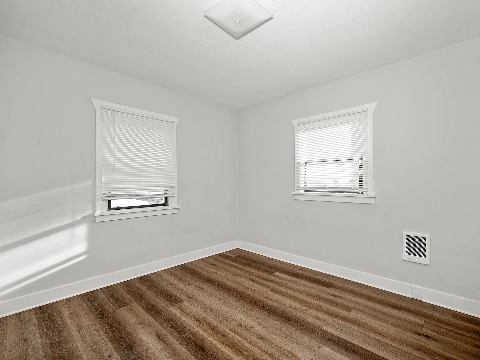 2 bed, 744 sqft, $1,600 — Photo 4