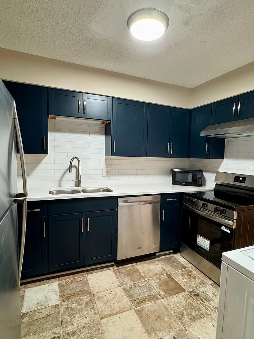 2-bedroom townhouse in the Oaks! — Photo 4