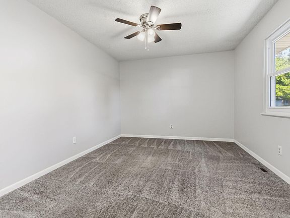 5th image of 1636 W Swan Street