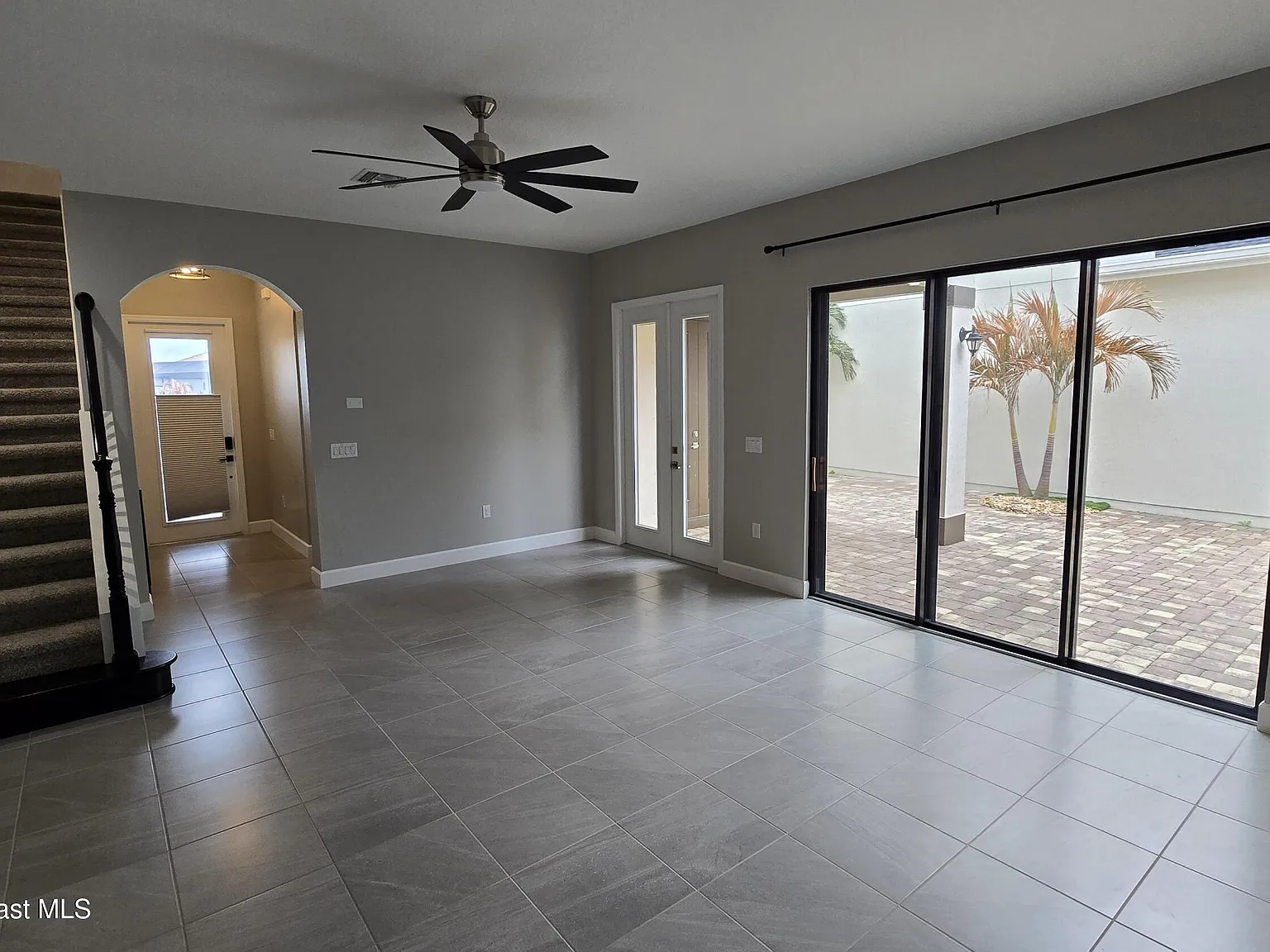 4 bed, 3.5 bath, 2302 sqft, $3,600 — Photo 2