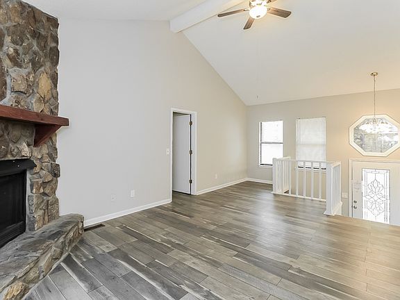 3rd image of 3237 Beaver Dr