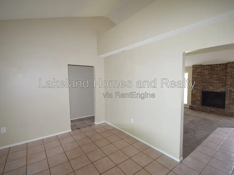 1204 Honeytree Ln W — Photo 22
