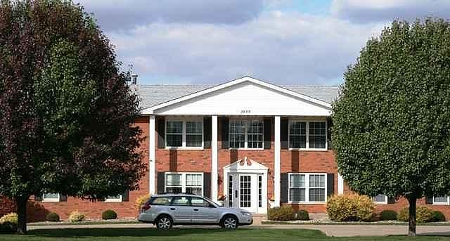 1st image of 3505 W Willow Knolls Dr APT G