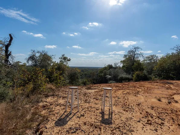 3115 Chuckwagon Rd, Luling, TX 78648