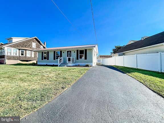 2nd image of 2 Albany Pl