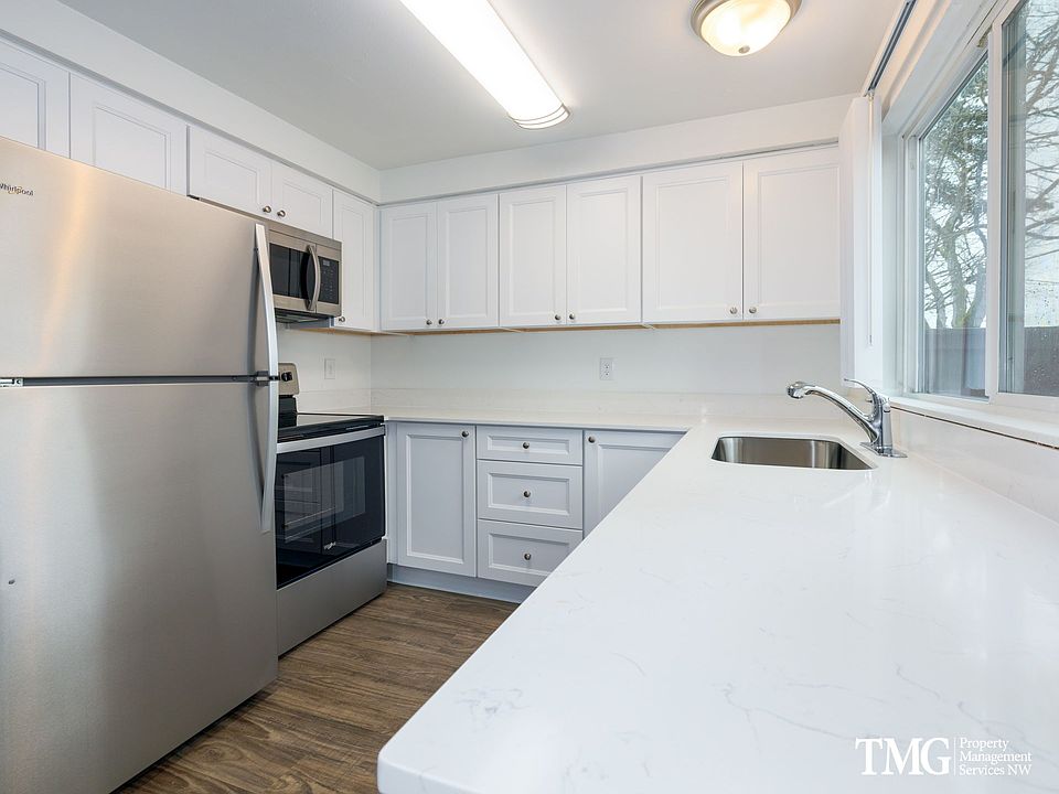 Newly Renovated, located near Mt Hood Community College! 2710 NE
