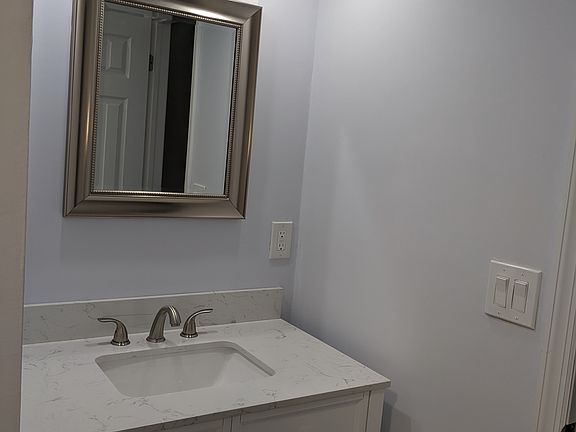 4th image of 28 Heritage Dr APT D