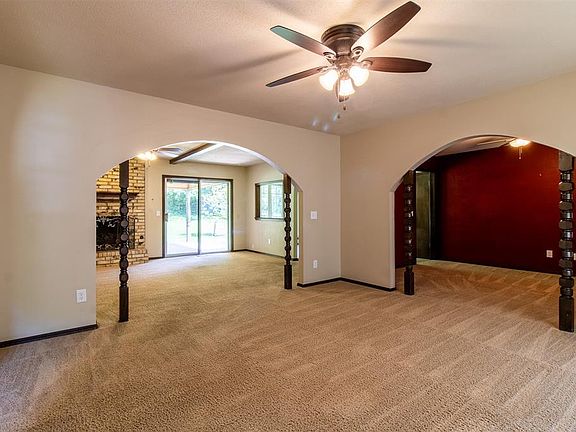 4th image of 904 East Dr
