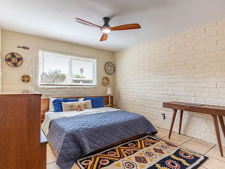 1661 N Catalina Ave — Photo 4