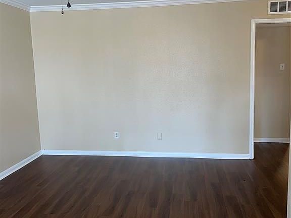3rd image of 4710 Airport Blvd #207