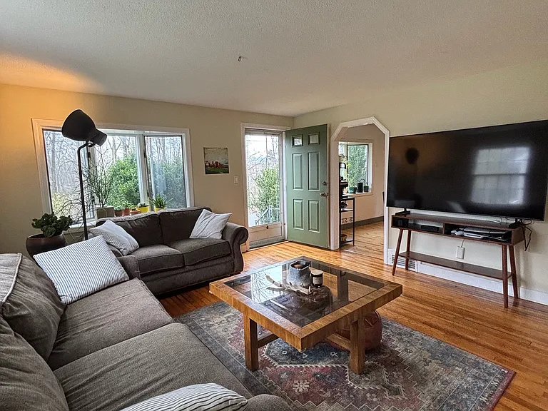22 Edgewater Rd — Photo 6