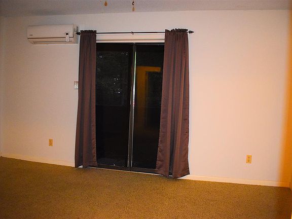 3rd image of 1104 N Pkwy #26