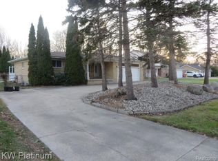 49400 Callens Rd, Chesterfield, MI 48047
