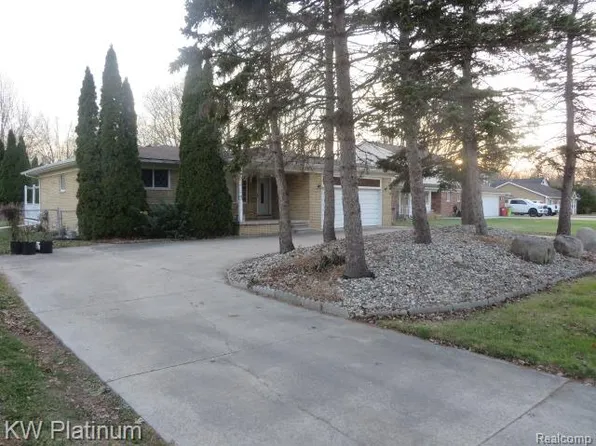 49400 Callens Rd, Chesterfield, MI 48047