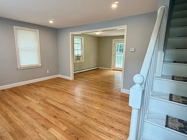 12 Anthony Dr — Photo 2