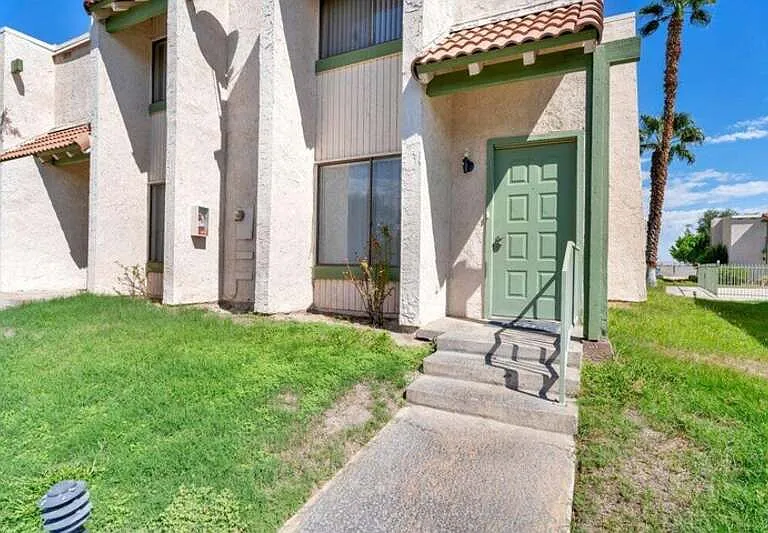 34 Lakeview Cir — Photo 1