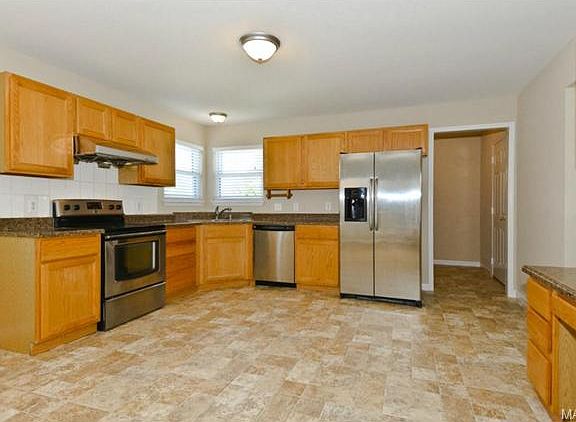 2nd image of 2619 Breezy Point Ln